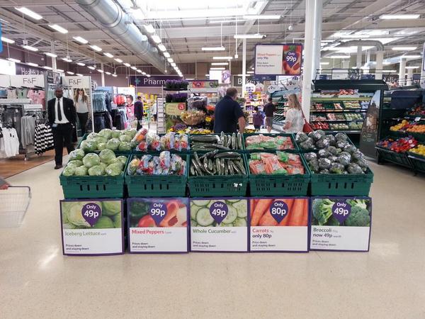 JazzSinghLanda's tweet photo. Ready for Saturday trade!! @ScottMoonan @kbugler93 @MartinPuttick #FirstClassFareham http://t.co/adkyr8Cpjj