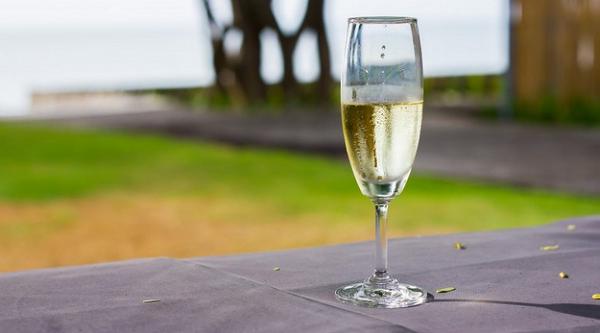 Glass of Bubbly® tweet media