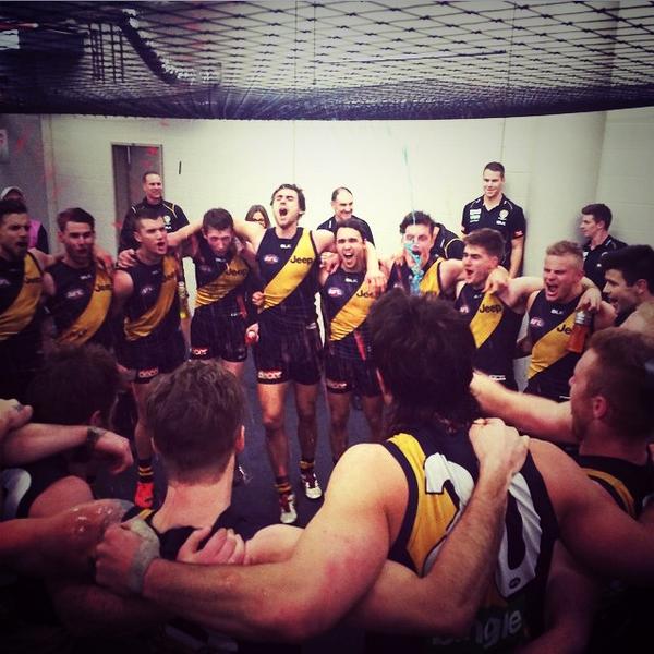 _Aimee_Taylor's tweet photo. T I G E R S 🐯🐯🐯 #yellowandblack #tigertrain #gotigers #tigers http://t.co/xBcatj3pH4