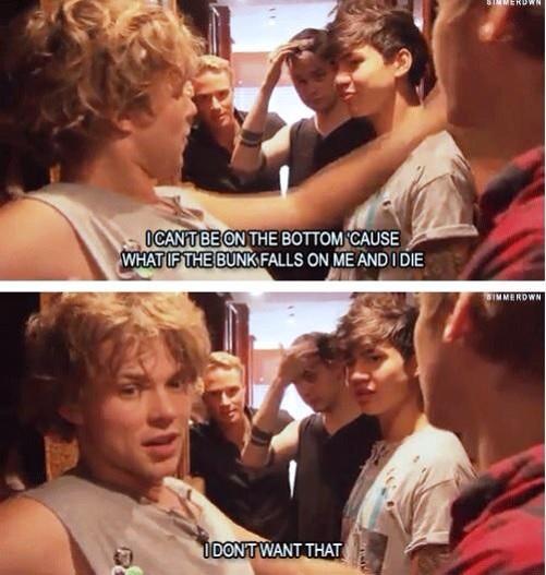 sweetxcreatvre's tweet photo. Ashton Irwin is me. I am Ashton Irwin. We are one. http://t.co/x68pWNl0Na