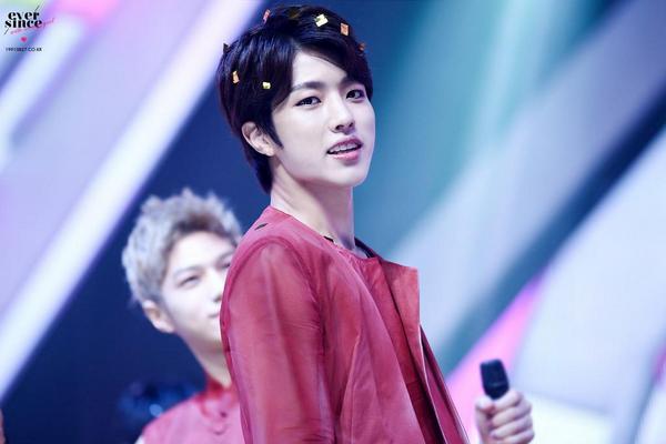 infinite_gb's tweet photo. 이쁜예_ 너무 자연스러워서 꽃가루인줄도 몰랐던 예 http://t.co/Vh6TewWTgb