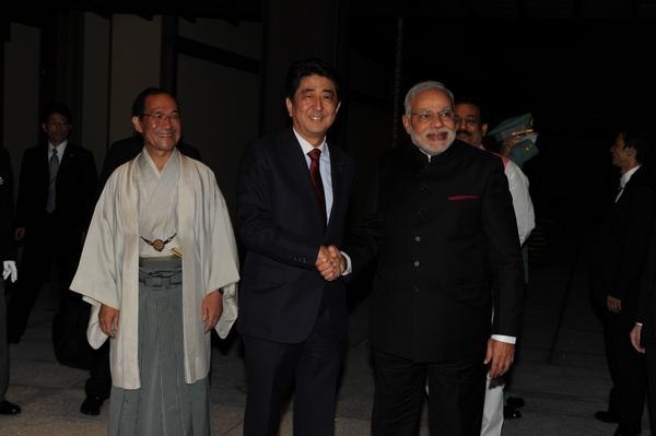 PMOIndia's tweet image. Another picture of PM @AbeShinzo and PM @narendramodi in Kyoto, Japan