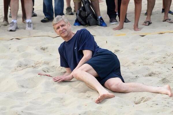 Arsenal have won 2 trophies since Man United last won a competitive match