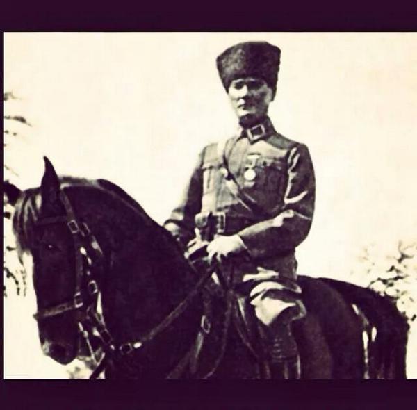 JBWithHasibe's tweet photo. #30AğustosZaferBayramıKutluOlsun #Seniseviyorum #Atam #MustafaKemalAtatuerk http://t.co/Eg47GYCsCm