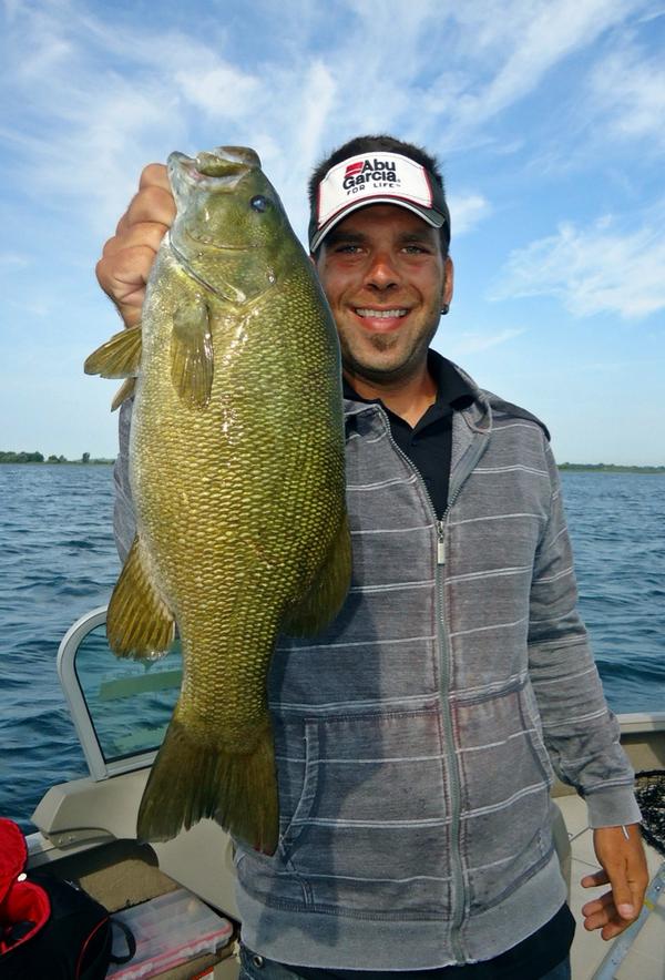 ExcPecheMtl's tweet photo. Smallmouth bass from lake St-Louis !!!
#fishing #bass #montreal http://t.co/ySONTwwyKI