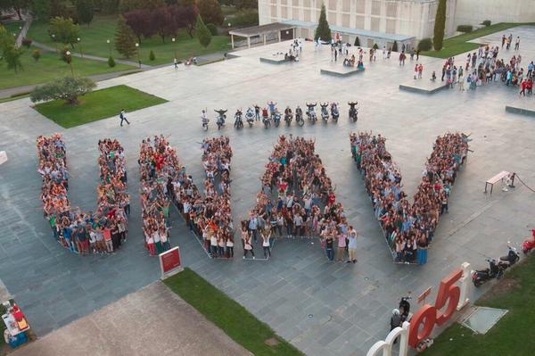 unav's tweet photo. Si eres nuevo en @unav que sepas que te envidio. #BienvenidaUnav http://t.co/l7QqzzNXEg
