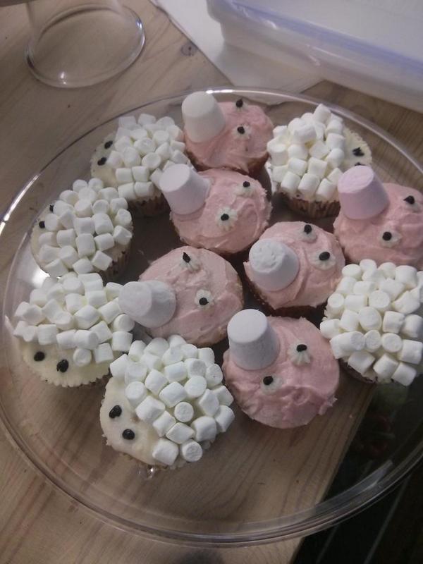 tim_urbancrap's tweet photo. Pigs and sheep buns at #earlams #styal #yummy http://t.co/sxTOXGrJ27