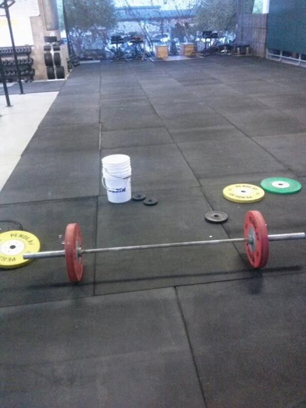 Hickswodjunkie's tweet photo. @CTFletcherISYMF Practicing some Olympic Lifts. Saturday morning. I'm alone :( But ISYMFS!!!!!!!!!! #stfuandlift http://t.co/bnRiuhfXbP
