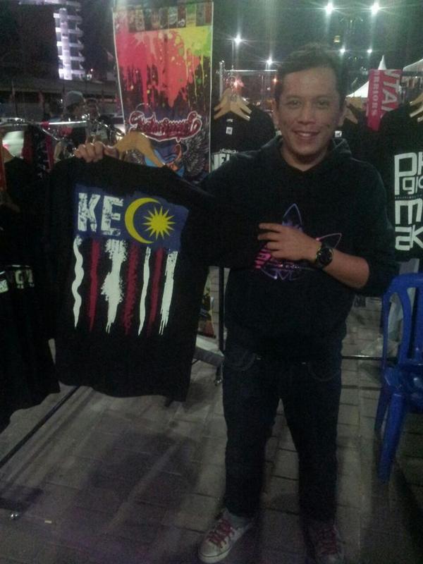 kolaremas's tweet photo. Terima kasih Sharol Shiro menyokong kami di #MalaysiaDistro #KolarEMAS #KECO #Lokalah #Melaka #Shiro http://t.co/dKn0KIRxvT