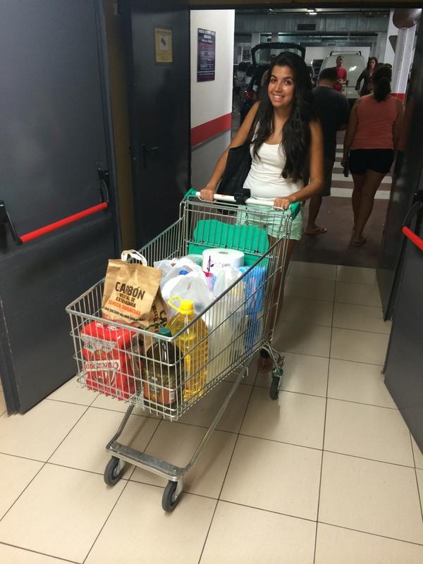 joni_javier's tweet photo. Nuestra primera compra #queganascari http://t.co/XJ1xYTNsT9