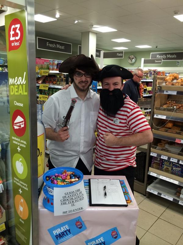 Capt LongJohnGriffin &amp; IrwinHook fundraising for <a href="/DiabetesUK/">Diabetes UK</a> on #PirateDay <a href="/KingEdwardSt/">King Edward Street</a> <a href="/Nozzaldo/">Steve Newell</a> <a href="/LloydEdwards/">Lloyd Edwards</a>