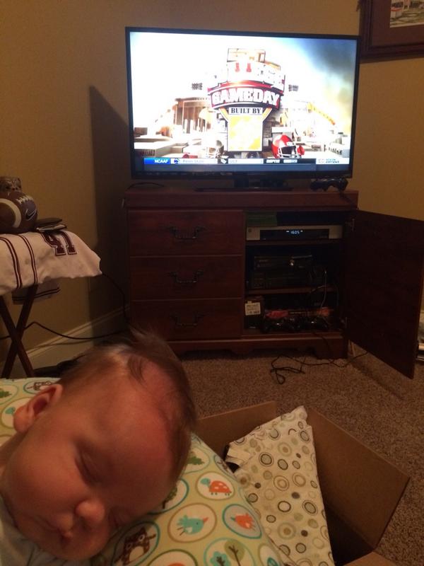 will_fisackerly's tweet image. George doesn't seen too interested in Gameday.