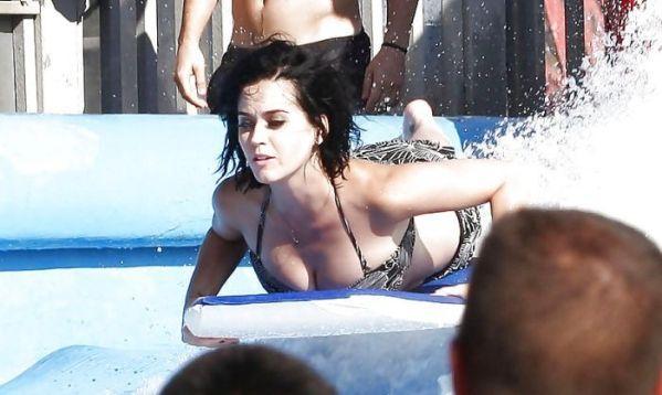 ExamStudentSay's tweet photo. Katy Perry Loses Panties in a Water Park.(8 pics) http://t.co/zi6To1SQhR http://t.co/AsJSU46H3O