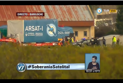 TV_Publica's tweet photo. [AHORA] #SoberaníaSatelital: El ARSAT-1 listo para partir hacia su lanzamiento el 6/10 -> http://t.co/fnEKkuadQ9 http://t.co/agSzbWtXDb
