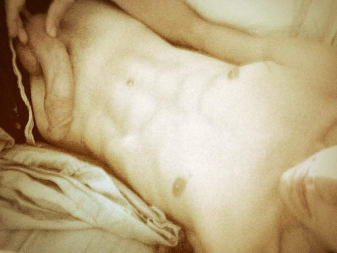 Good morning everyone #nakedboy #gayporn #gay #muscular #abs #sexy #andrewdoncaster http://t.co/EzVz