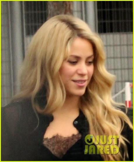 Shakirafansclub's tweet photo. #Fotos el 2do embarazo a @shakira la hace ver mas hermosa, saliendo del estudio de grabación en BCN http://t.co/LWjPiagJfE