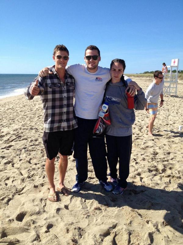 ACKTRI's tweet photo. Team members standing by at Checkpoint 3 in Sconset #ackrockrun2014 @manfromack @acktri http://t.co/hNLscEune3