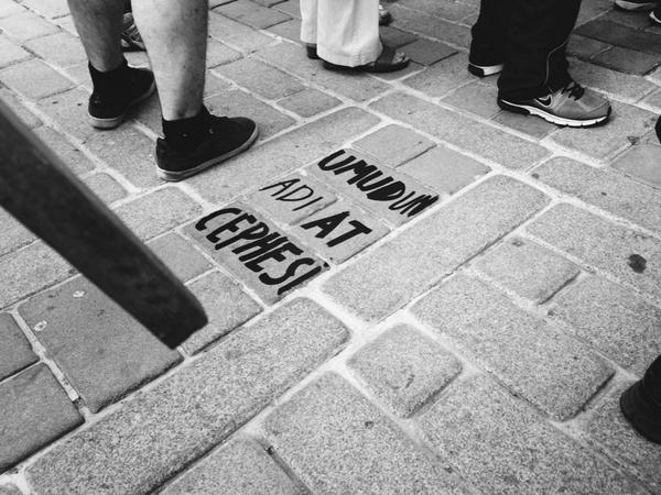 16:54 İstanbul #Büyükada - #FaytonaBinmeAtlarÖlüyor eyleminde yere yazılamalar yapılıyor. via <a href="/cihan/">??!?</a>