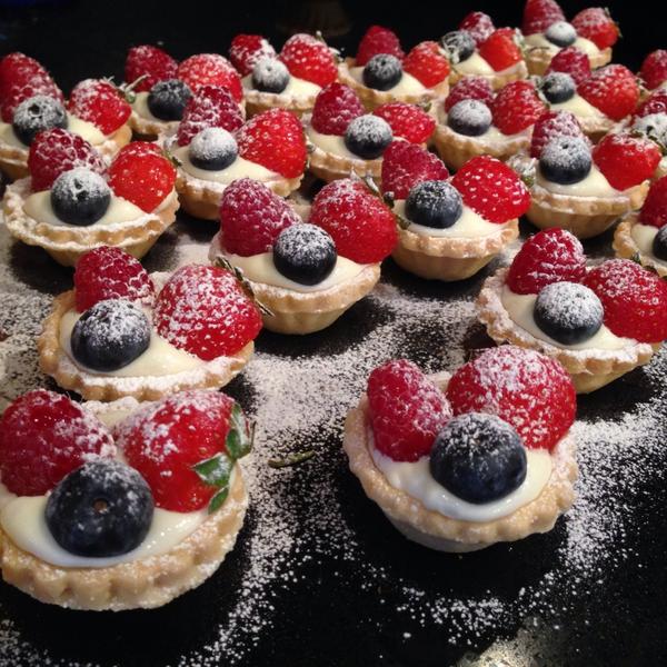 colourmywall's tweet image. Saturday indulgence.Why not eh? ;) #food #cantstopeating #tasty #sweet #dessert #wedding #homemade #love #party #mini