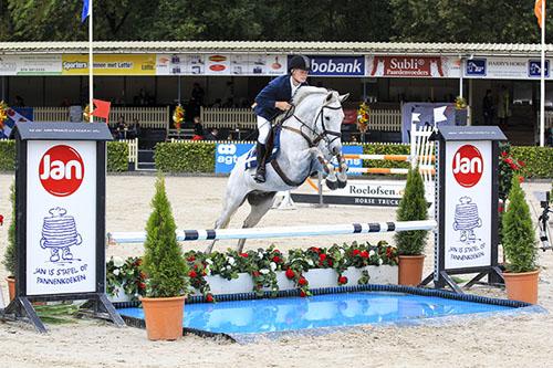 KNHSNederland's tweet photo. Hippiade: Hessel koelbloedig naar winst in de Z/DE - http://t.co/CSG8i1wU12 http://t.co/AcGsVYlDW8