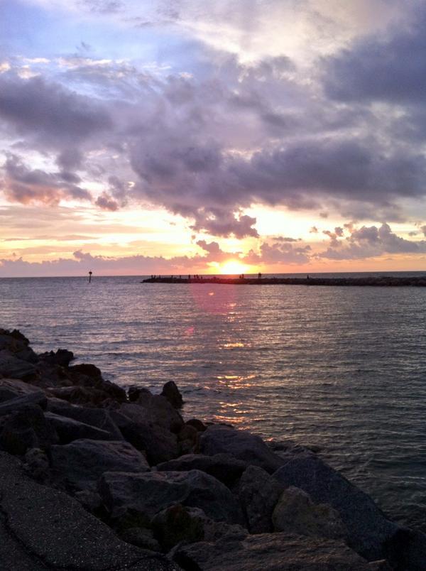 VPII2W's tweet image. Wake up. Kick ass. Repeat.