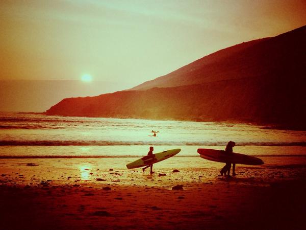 pamspain1's tweet photo. @RoughGuides sunset surfers at saunton sands ##RGcover http://t.co/dhfZZ5mmqU