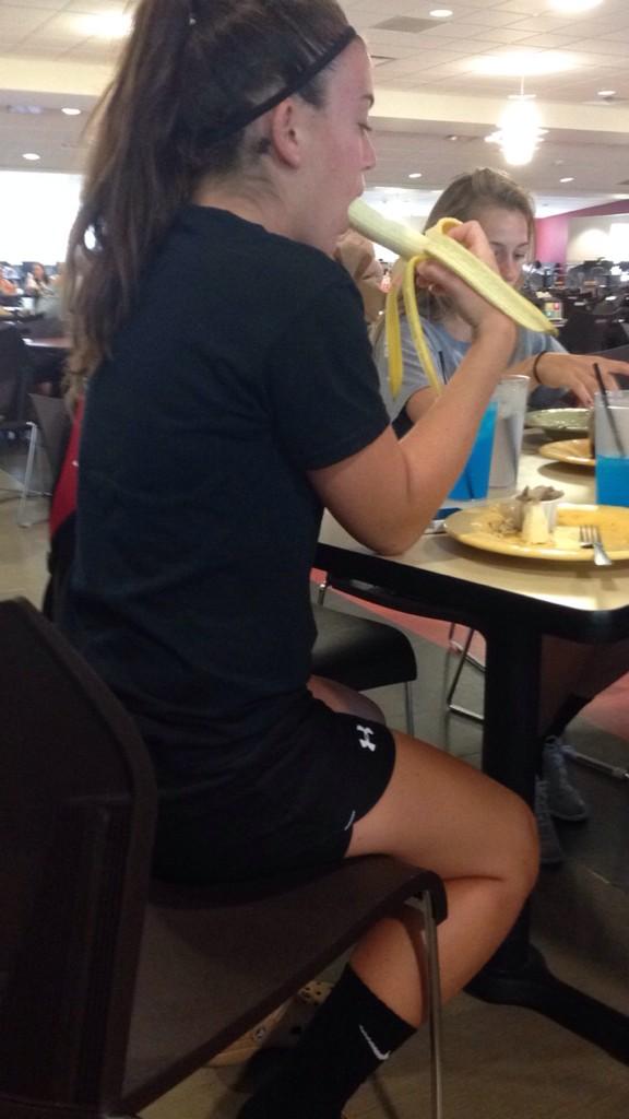 rmackunis's tweet photo. @AlbrightBananas @suzkuhr 🍌 http://t.co/436rGiGRG1