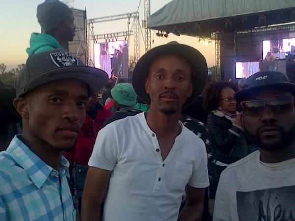 morenasydney_84's tweet image. DAmN.....@djchristossa killiNG it #deephouse #springDAYmusicEXPLOSION @@emitatemakwela @bonganimachaka #BunduInn