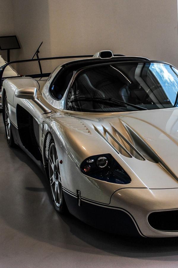 CarSwapMe's tweet photo. Vertical V12 http://t.co/5YwhIc9wB2