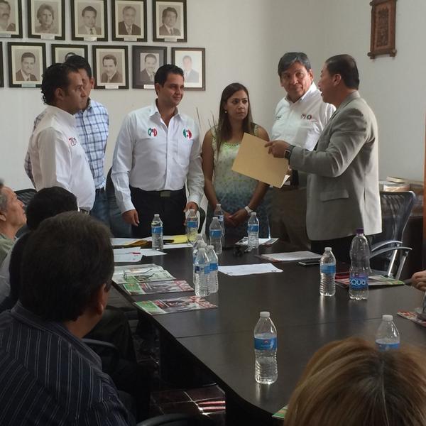 danisotto's tweet photo. Presente en el Foro de profesionales y técnicos, vertiente médicos esp. de la CNOP; comprometidos con el trabajo http://t.co/cCSRwIHYA0