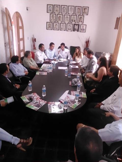 pri_mpal's tweet photo. Acompañado al Dr. Jesús Ramos Garcia en registro único en la vertiente de Médicos Especialistas de la CNOP @danisotto http://t.co/JVXBX7DJU7