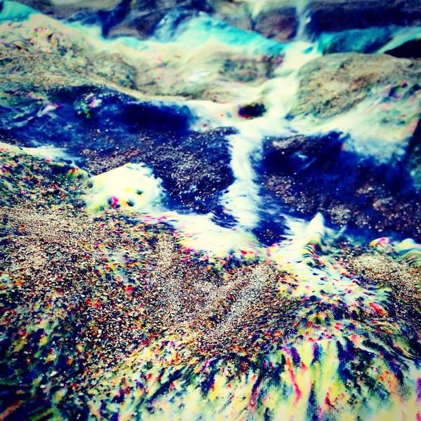 HDawsonTextiles's tweet photo. Back from holiday and straight into the blue dye!! #bedsheets #interior #handmade #tiedye #tyedye #hippie http://t.co/pHUPl2QEva