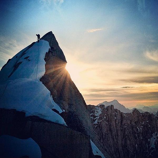 hardwear's tweet photo. Freddie Wilkinson summiting the Sugar Tooth at dawn, day 2 of the Tooth Traverse Photo @renan_ozturk #daysyouremember http://t.co/N5GquUfLwX