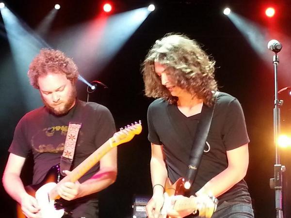 terrie_2012's tweet photo. @MactAndrew @GrahamMallany  rocking the c.n.e. http://t.co/IT4I2YvZ3l