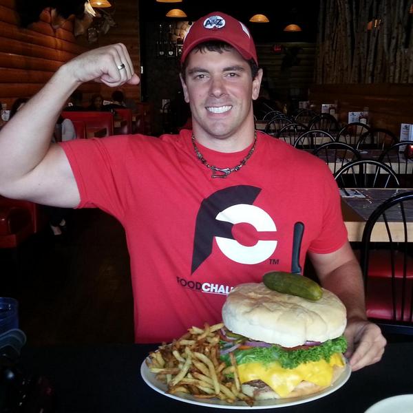 RandySantel's tweet photo. Me & the #Kookamunga #burger #challenge at @kookycanuck i finished in 19 minutes 26 seconds #foodchallenge #manvfood http://t.co/xpzMwkL0ER