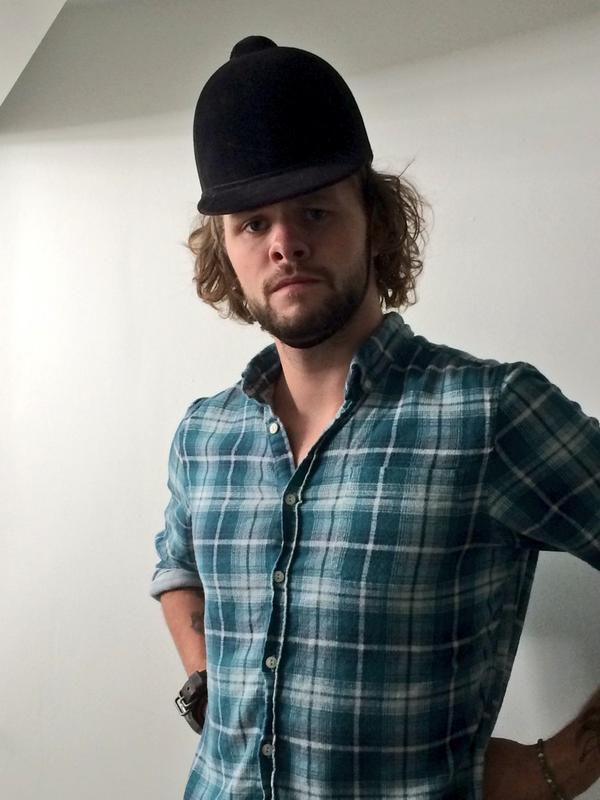 WhereIsJayMcG's tweet image. #WhereIsJay #FunAtAFancyHouse #TimeForARide #ThisWasADecorationOnANightstand #IThinkIDontUnderstandRichPeopleDecor