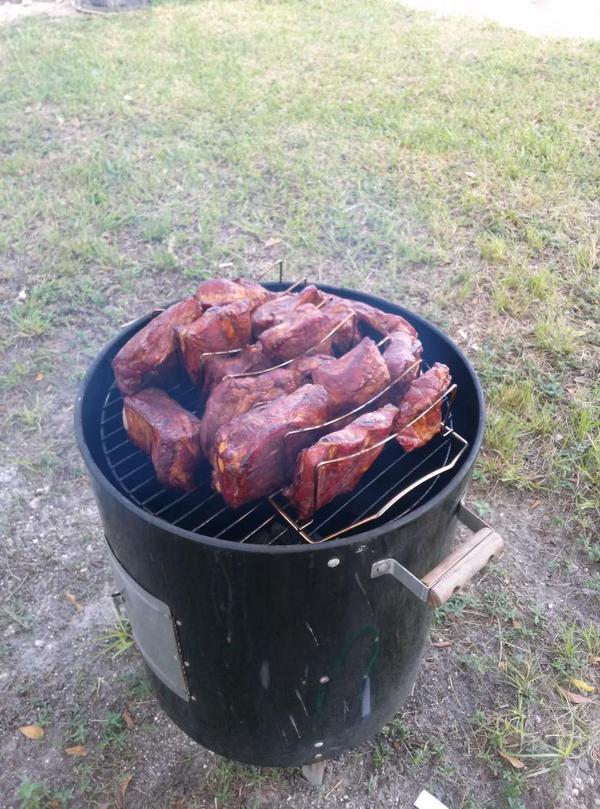 chiapanther's tweet photo. Here we go Smoking some Ribs #FIUTailgate http://t.co/KJAfHm5u4K