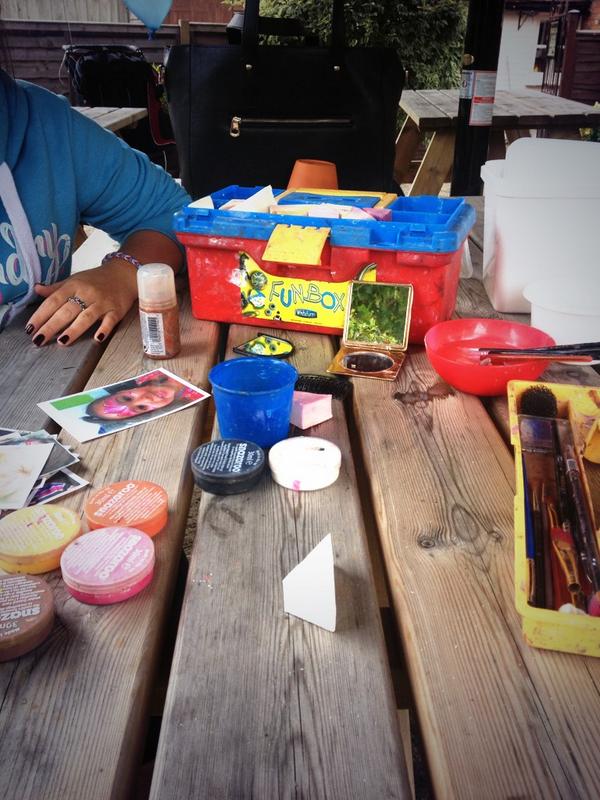 JessStallwood's tweet image. Face painting anyone? #artistunleashed #summerparty @chelsrobbiett @EllieGadsby @BellChearsley