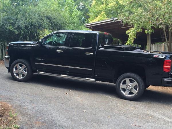 nickmundt's tweet photo. So pumped to be in a Brand New Silverado 2500 HD!!!! Thanks @chevrolet  #chevytrucks http://t.co/QRkMeWccKY