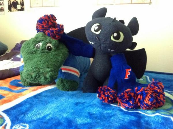 hippopotawalrus's tweet photo. My #gator and fellow reptile #Toothless ready for game day. #HTTYDPlay #GoGators #MyDormIsActuallyClean http://t.co/cawnP3mUQb