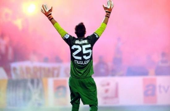 MUSLERA MUSLERA MUSLERA 

TEK KİŞİLİK DEV KADRO

Yine Maçın Adamı
Yine Maçın Kahramanı
