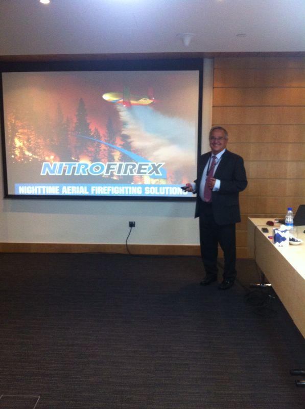 Nitrofirex's tweet photo. El presi @Nitrofirex presenta en #Dubai nuestro proyecto de aeronave no tripulada para la lucha nocturna contra #IIFF http://t.co/OSF7gQcqJo