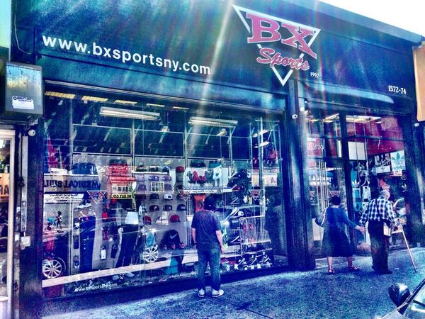BXSportsNY's tweet photo. #WestchesterAve #SoundVeiw #WatsonAve #BXSports #Bronx http://t.co/f4C2Ow6AvM