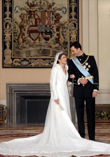 Dia triste para la #moda. El modisto que vistió a la reina de España para su boda nos ha dejado. DEP maestro PERTEGAZ