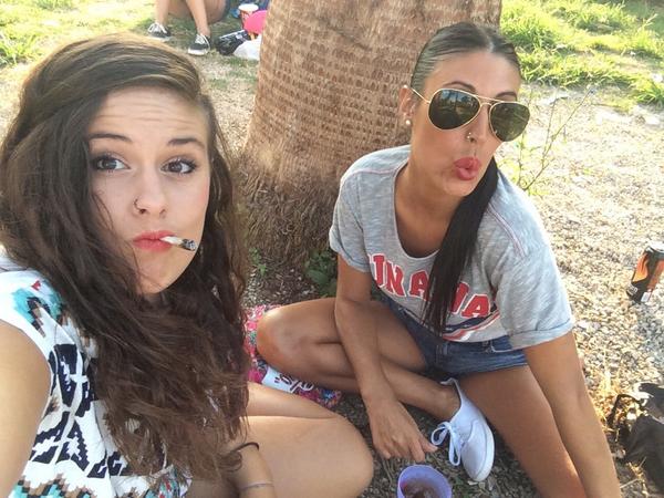 SandraXtv8's tweet photo. "@crismchacon: X muxos momentos como estos y contigo primis!!el mejor verano de mi vida!!tk👭 http://t.co/gR6IjrNGhl" <3<3<3