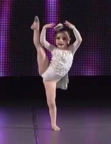 likeadancer's tweet image. 5 years old and dances 10xs better than me