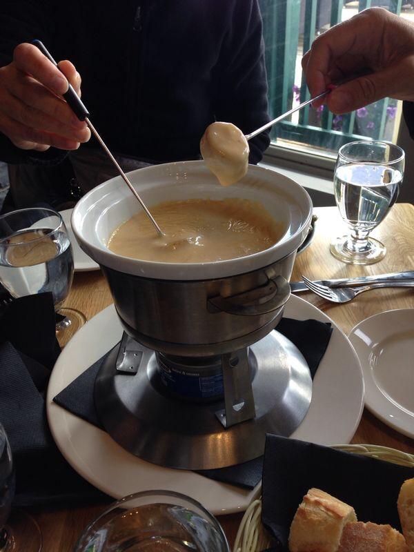 J_Balsiger's tweet photo. Fondue auf dem Mount Whitehorn 2621m - Lake Louis AB ...alles Käse http://t.co/WGdQ5LP0Gx