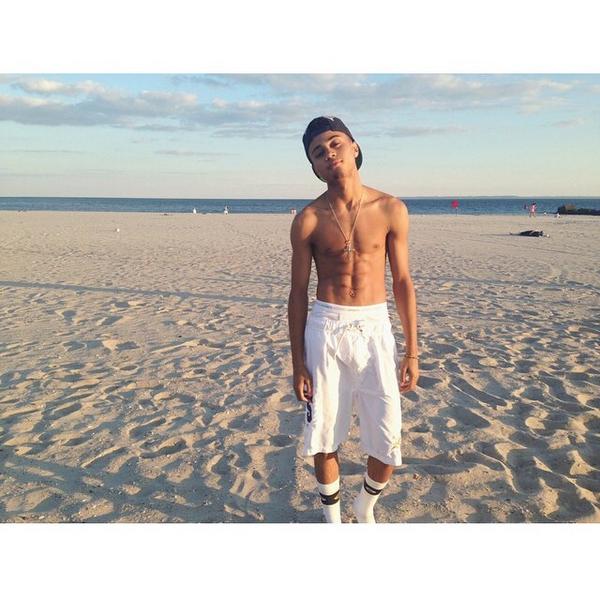 internetuglie's tweet image. beach