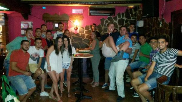 PUBLAESCAPADA's tweet photo. @elrubio_pedro7 felicidades por tus 18 Añitos y sientete orgulloso por todas esta gente que te rodea . http://t.co/qOohE0Pkts