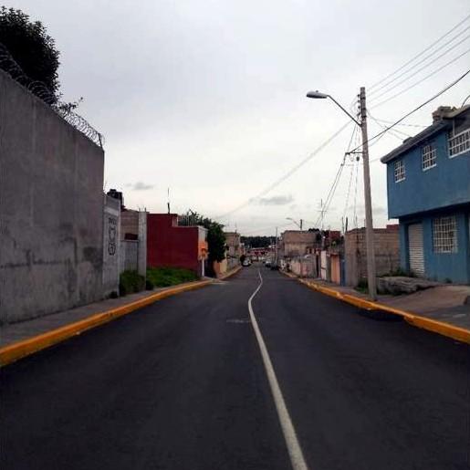 AlbertoCuri's tweet photo. Junto a los vecinos de la Col. Cultural de San Buenaventura, donde logramos la pavimentación de la Diagonal Prosodia. http://t.co/yn1UuirEUT